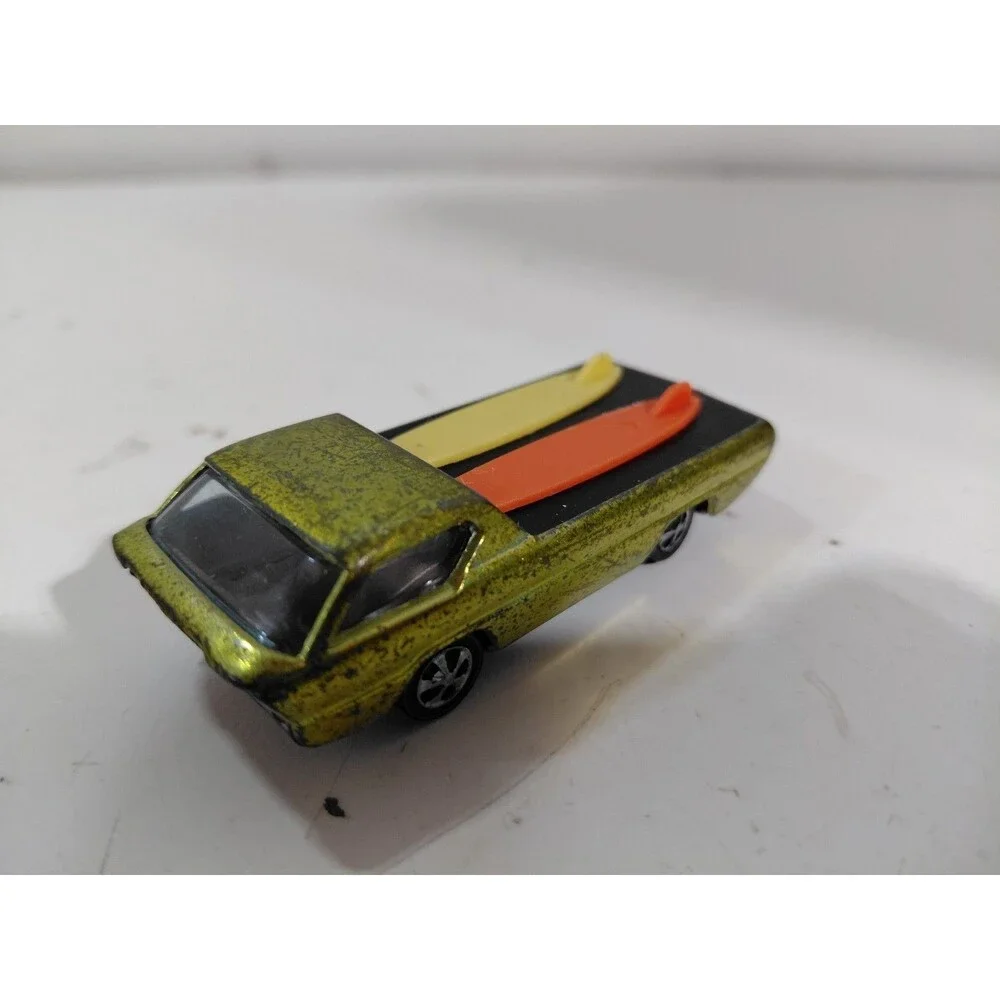 Hot Wheels 1:64 Die Cast Red Line 1967 USA Deora w/Surfboards